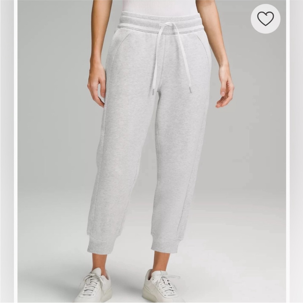 Lululemon hi rise cropped jogger size 8
